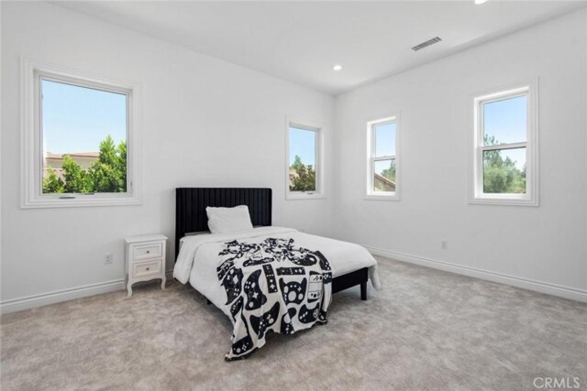 5 bedrooms House in Chatsworth, USA No. 409885