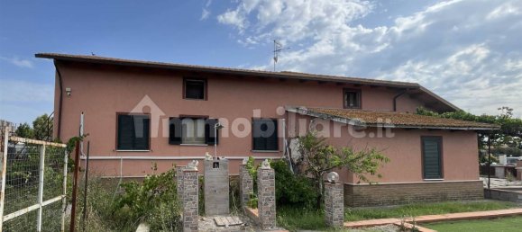 3 bedrooms Villa in Grosseto, Italy No. 271000 2