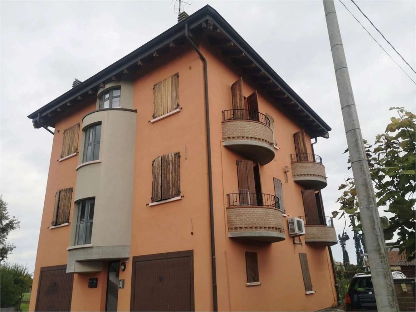 Apartamento de 4 habitaciónes en Castelnovo di Sotto, Italy No. 97845