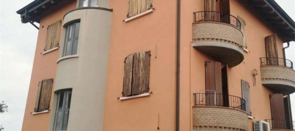 Apartamento de 4 habitaciónes en Castelnovo di Sotto, Italy No. 97845 3