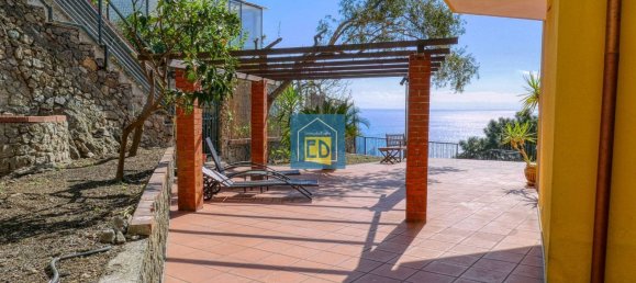 3 bedrooms Penthouse in Albissola Marina, Italy No. 320757 2