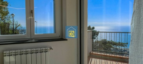 3 bedrooms Penthouse in Albissola Marina, Italy No. 320757 18