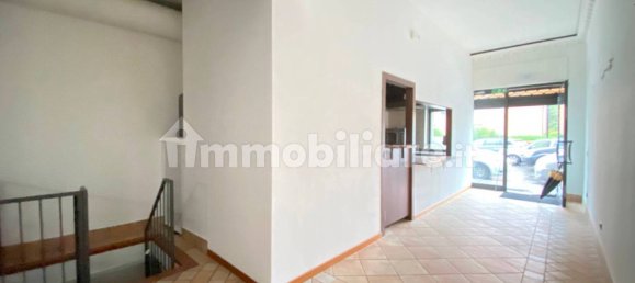 2 rooms Commercial property in Bergamo, Italy No. 199984 16
