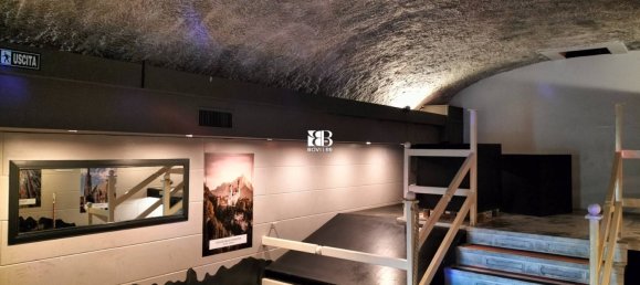 1 room Commercial property in Rome, Italy No. 50132 2