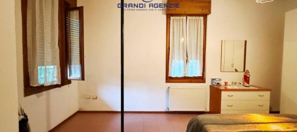 3 rooms Apartment in Parma, Italy No. 33495 4