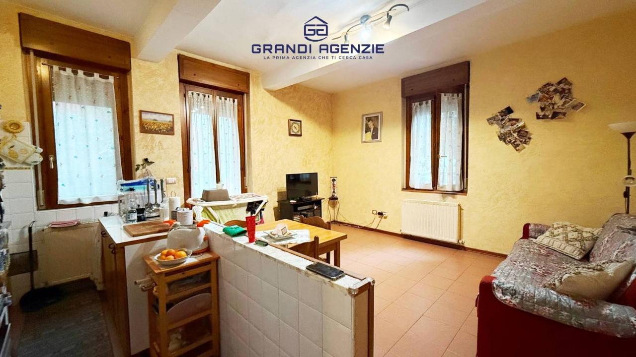 3 rooms Apartment in Parma, Italy No. 33495