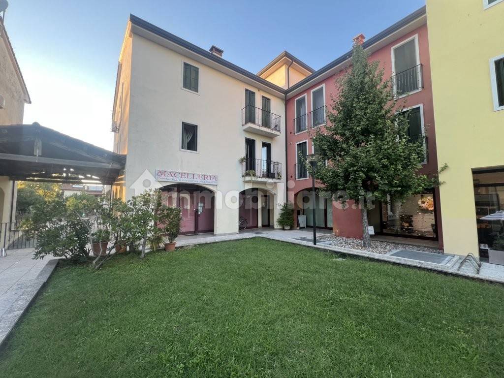 2 bedrooms Apartment in Pojana Maggiore, Italy No. 358927