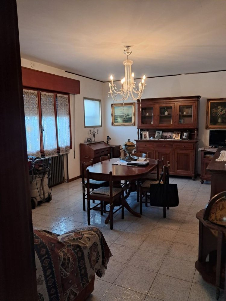 Дом с 6 комнатами в Корреццола, Италия № 121536