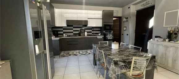 Квартира с 3 комнатами в Джуссано, Италия № 122912 11