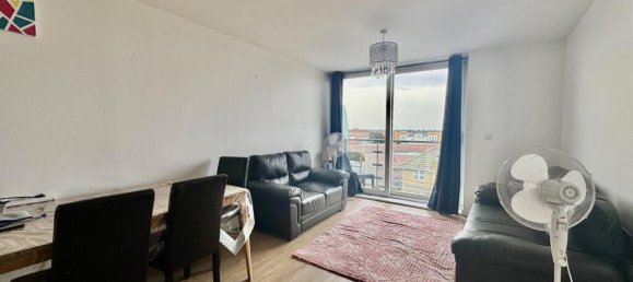 2 bedrooms Apartment in Feltham, United Kingdom No. 10797 4