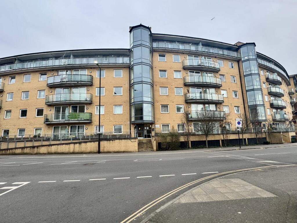 2 bedrooms Apartment in Feltham, United Kingdom No. 10797
