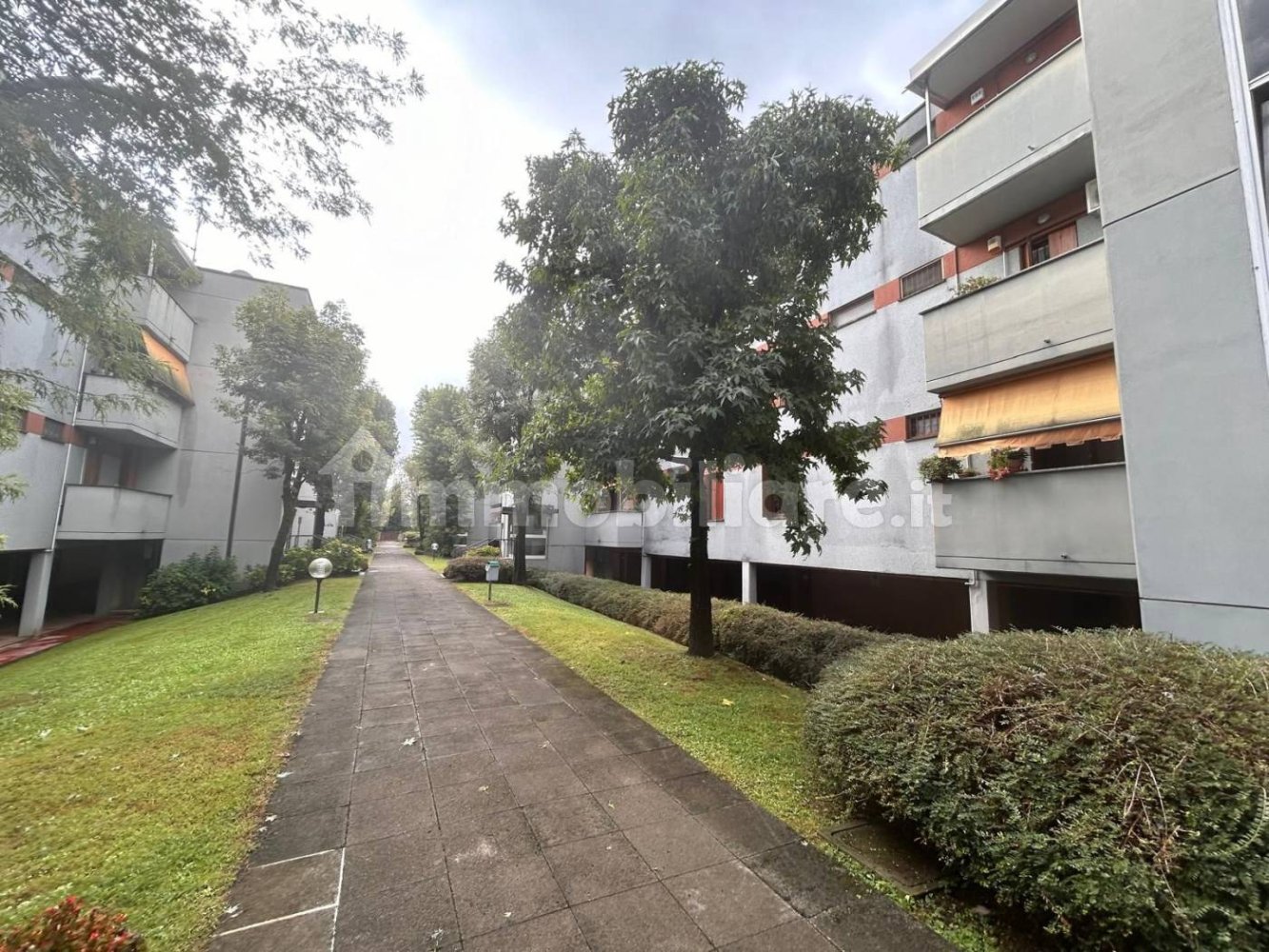 Apartamento de 3 dormitorios en Rodano, Italy No. 219370