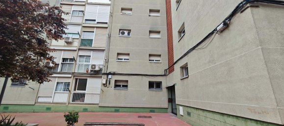 Apartamento de 3 dormitorios en Ripollet, Spain No. 157330 2