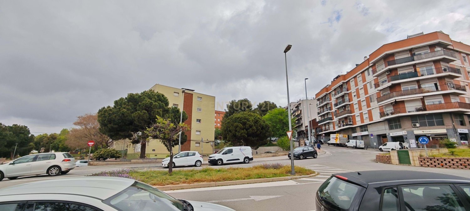 Apartamento de 3 dormitorios en Ripollet, Spain No. 157330
