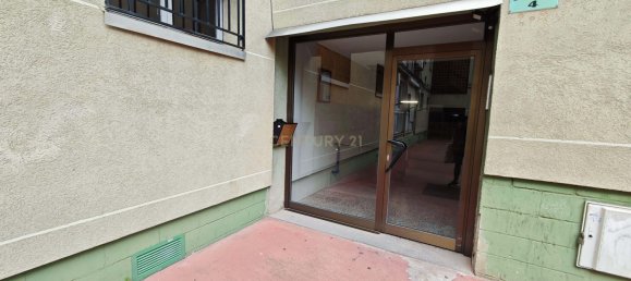 Apartamento de 3 dormitorios en Ripollet, Spain No. 157330 3