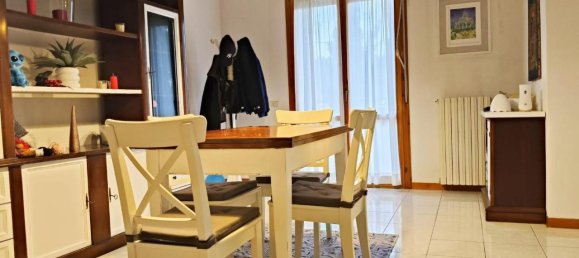 4 rooms Apartment in Empoli, Italy No. 117116 2