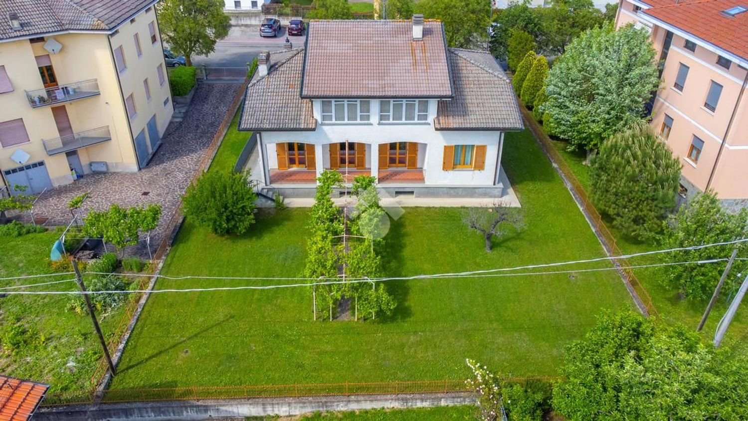 6 rooms Villa in Varano de' Melegari, Italy No. 206502