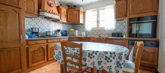 3 bedrooms House in Charente-Maritime, France No. 285339 3