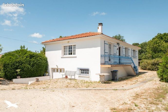 3 bedrooms House in Charente-Maritime, France No. 285339