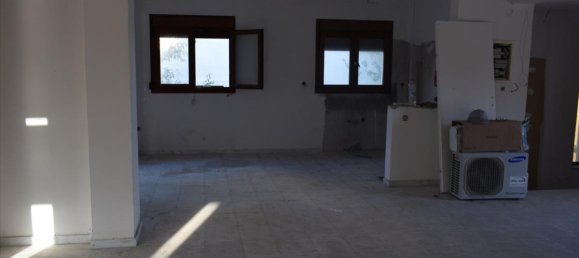 4 bedrooms Villa in Thessaloniki, Greece No. 1402 5