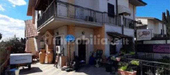 Квартира с 4 спальнями в Фара ин Сабина, Италия № 216217 17