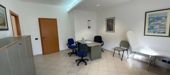 Коммерческая недвижимость 150м² в Алькамо, Италия № 264413 5