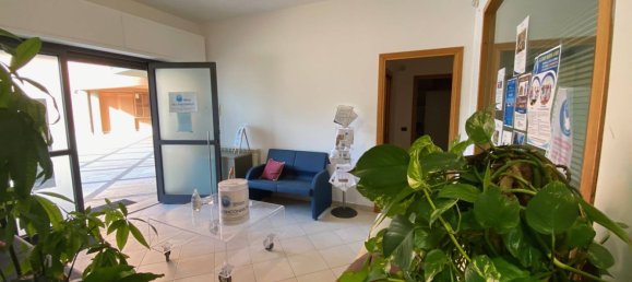 Коммерческая недвижимость 150м² в Алькамо, Италия № 264413 2