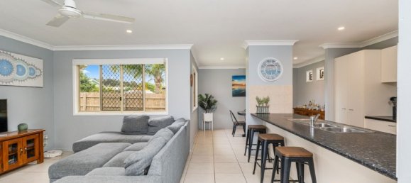 4 bedrooms House in Tinana, Australia No. 311 6