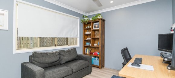 4 bedrooms House in Tinana, Australia No. 311 11