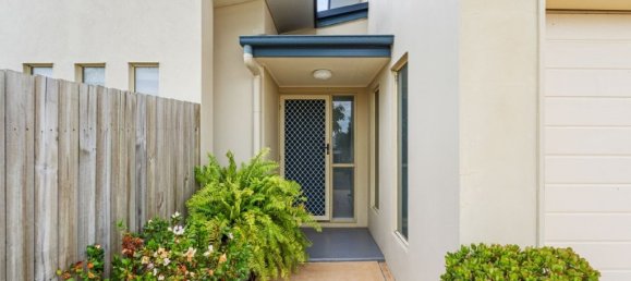 4 bedrooms House in Tinana, Australia No. 311 17