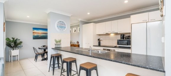 4 bedrooms House in Tinana, Australia No. 311 2