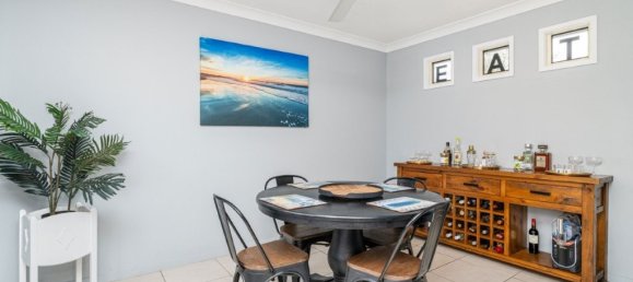 4 bedrooms House in Tinana, Australia No. 311 4