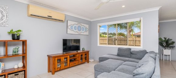 4 bedrooms House in Tinana, Australia No. 311 5