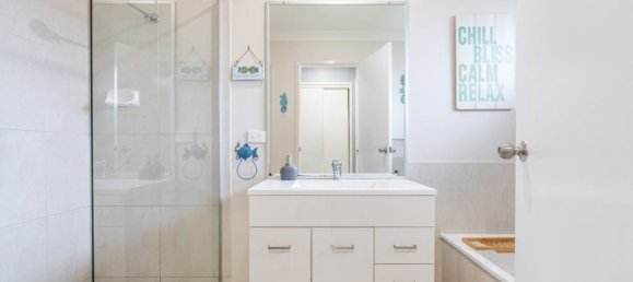 4 bedrooms House in Tinana, Australia No. 311 12