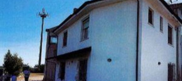 3 rooms Apartment in Vigarano Mainarda, Italy No. 306945 2