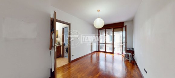 1 bedroom Apartment in Turin, Italy No. 372848 4