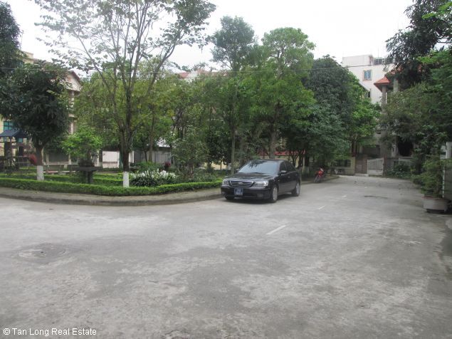 Villa de 4 dormitorios en Tay Ho, Vietnam No. 6394