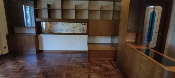 4 rooms Apartment in Rome, Italy No. 270273 9