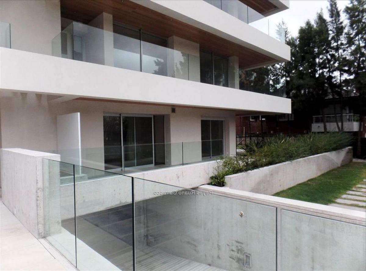 3 bedrooms Apartment in Montevideo, Uruguay No. 1754