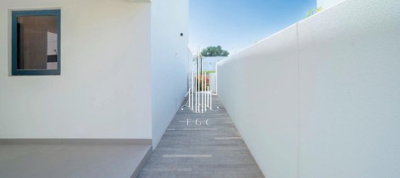 4 bedrooms Villa in Yas Island, UAE No. 37670 2