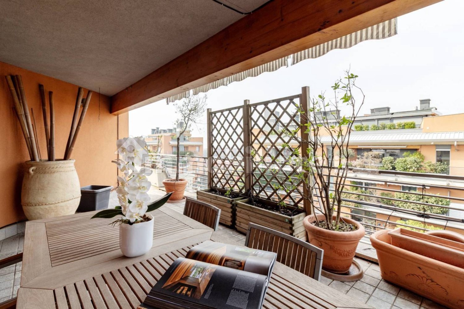 Пентхаус с 4 спальнями в Саронно, Италия № 356295