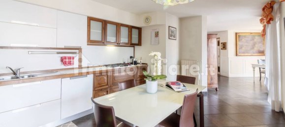 Пентхаус с 4 спальнями в Саронно, Италия № 356295 6