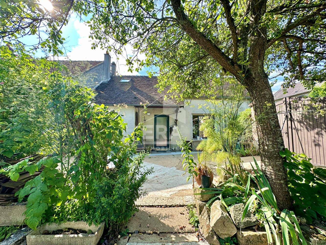 Casa de 3 dormitorios en Chateau-Landon, France No. 297067