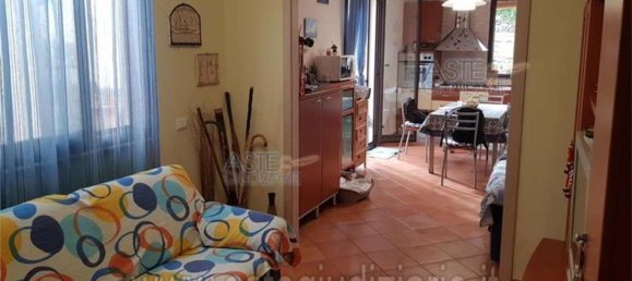 4-salle Appartement à Fiumefreddo di Sicilia, Italy No. 51099 5