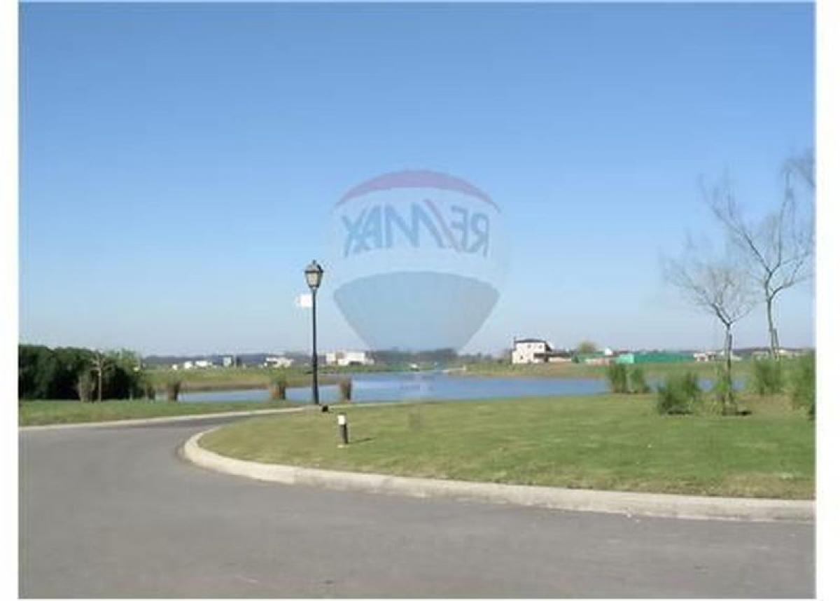 Terreno de 1 dormitorio en Escobar, Argentina No. 42622