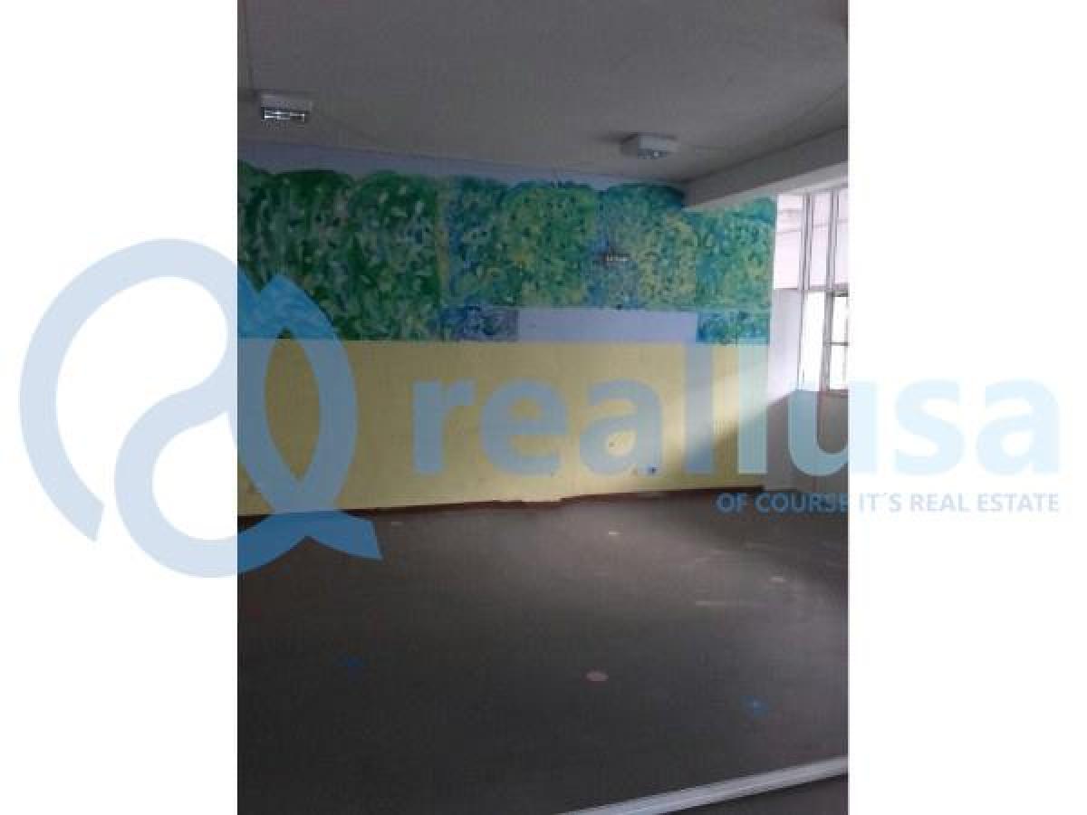  محل تجاري في Porto, Portugal 309متر مربع رقم 8172