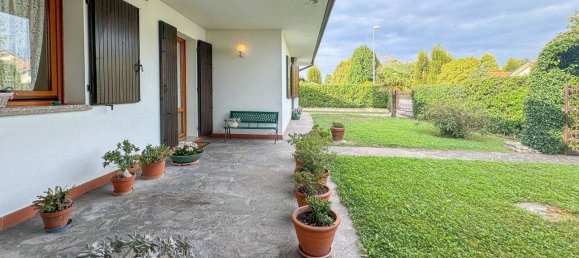 3 bedrooms Villa in Stra, Italy No. 288322 2