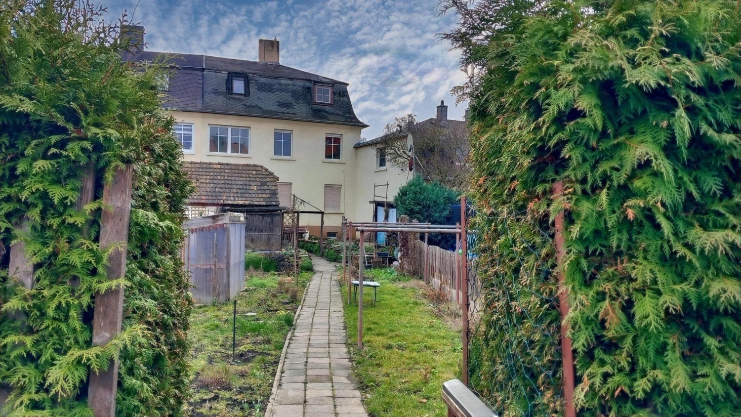 Таунхаус с 6 комнатами в Зале, Германия № 11572