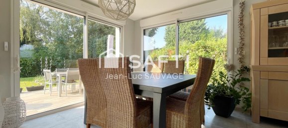 3 bedrooms House in Provin, France No. 230972 2