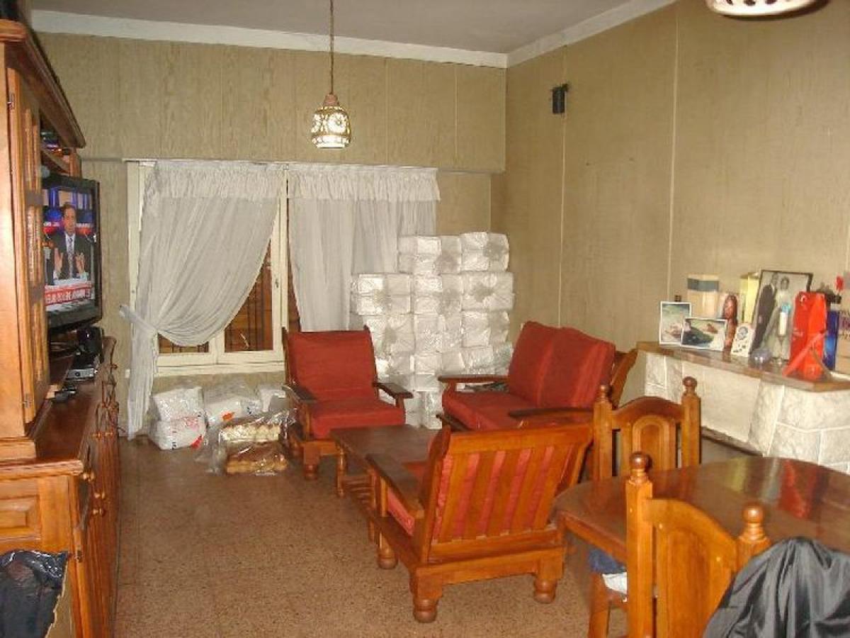 4 bedrooms House in Moron, Argentina No. 75702